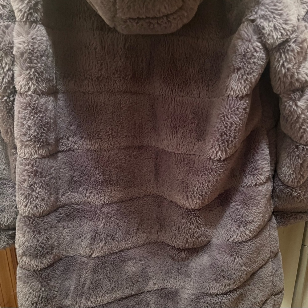 Faux fur coat - Picture 2 of 3